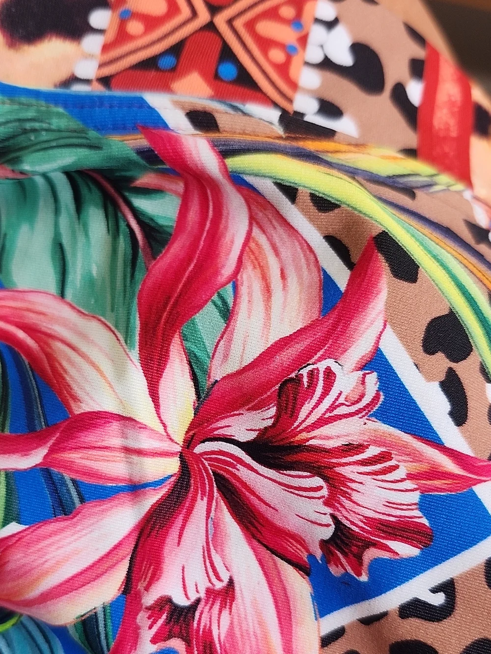 Venus 2 Piece Swimsuit Bikini Tropical Floral Print, Bottoms (4) Top (S)